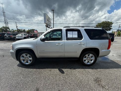 Used 2011 GMC Yukon SLE w/ Convenience Package AWD/4WD image 1