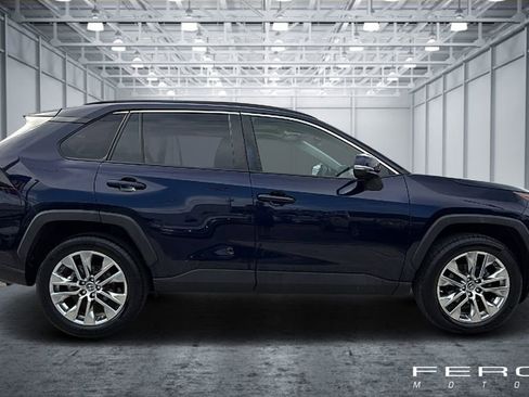Used 2019 Toyota RAV4 XLE Premium FWD image 6