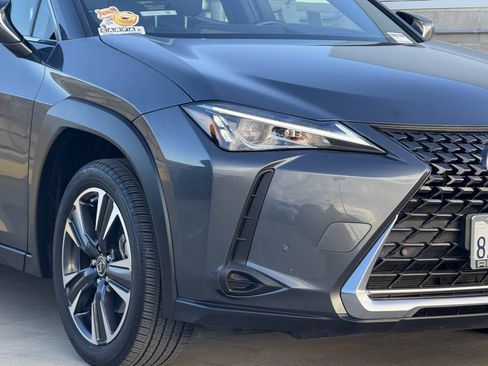 Certified 2022 Lexus UX 200 image 4