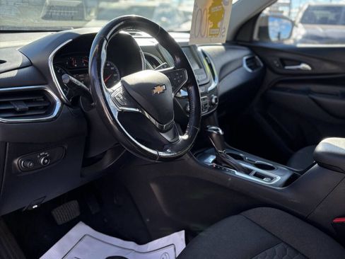 Used 2018 Chevrolet Equinox LT FWD image 16