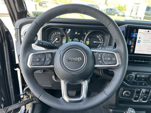 Certified 2025 Jeep Wrangler Unlimited Sahara AWD/4WD image 12