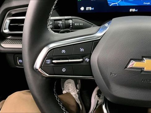 Used 2025 Chevrolet Traverse LT w/ Sun and Wheel Package image 27