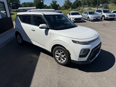 Used 2022 Kia Soul LX w/ Technology Package FWD image 5