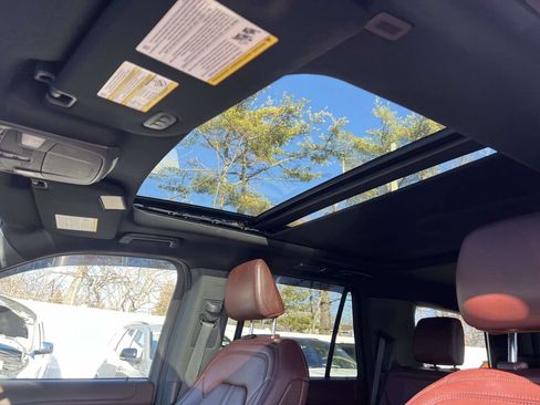 Used 2022 Ford Expedition Limited image 14