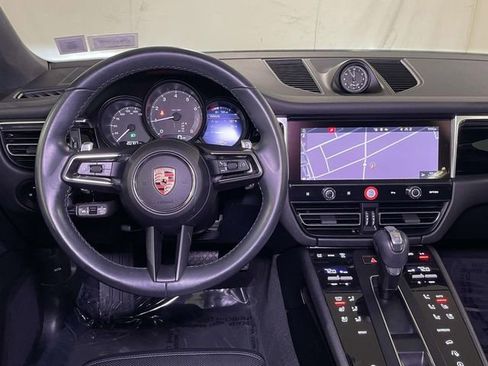 Certified 2024 Porsche Macan AWD/4WD image 27