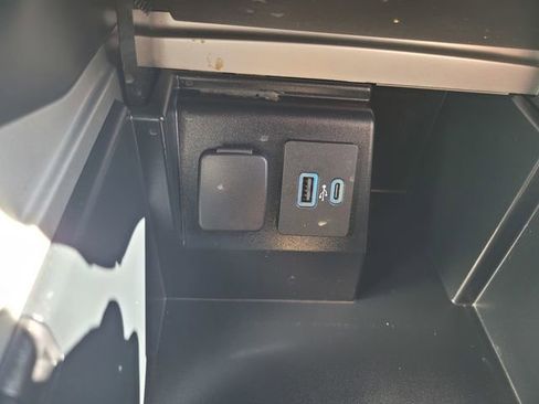 Certified 2022 Ford Explorer XLT w/ Equipment Group 202A image 24