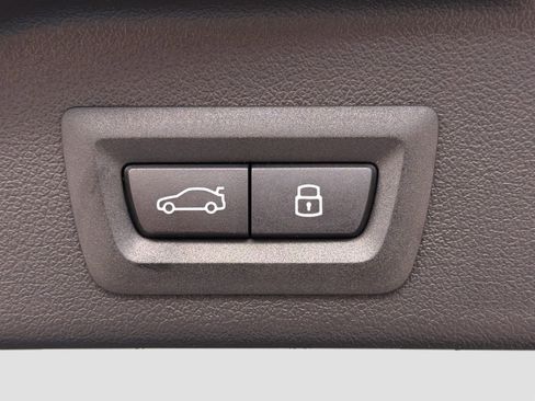 New 2026 BMW X5 xDrive50e image 12