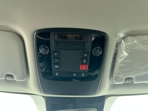 New 2026 Kia Carnival LX FWD image 20