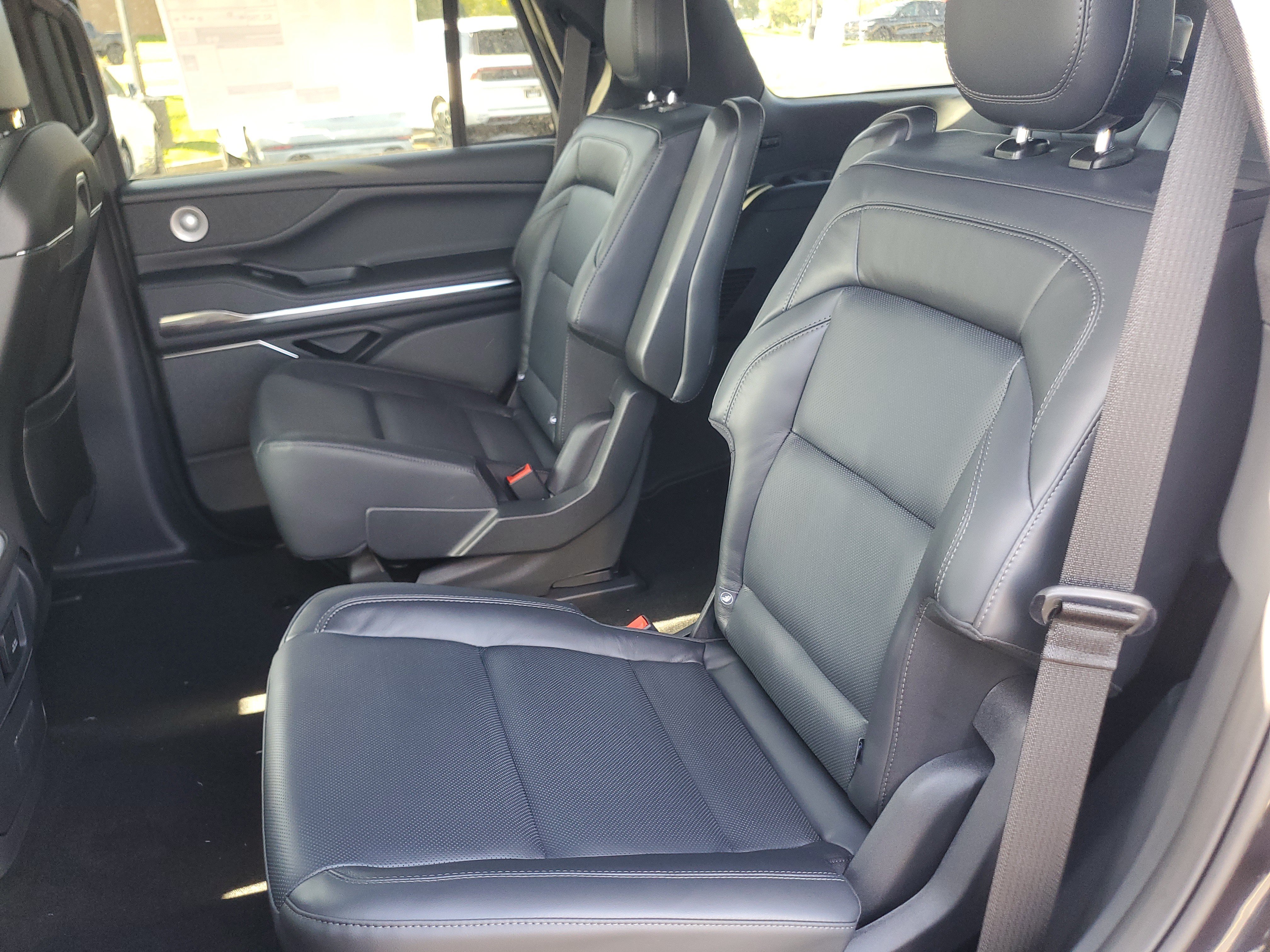 New 2027 Lincoln Navigator Reserve w/ Jet Appearance Package AWD/4WD image 31