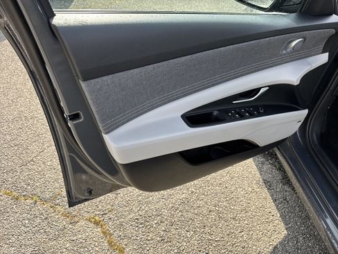 Used 2023 Hyundai Elantra Limited image 10