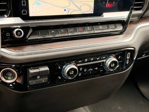 Used 2025 GMC Sierra 1500 SLT RWD image 32