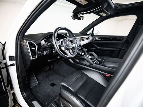Certified 2023 Porsche Cayenne AWD/4WD image 4