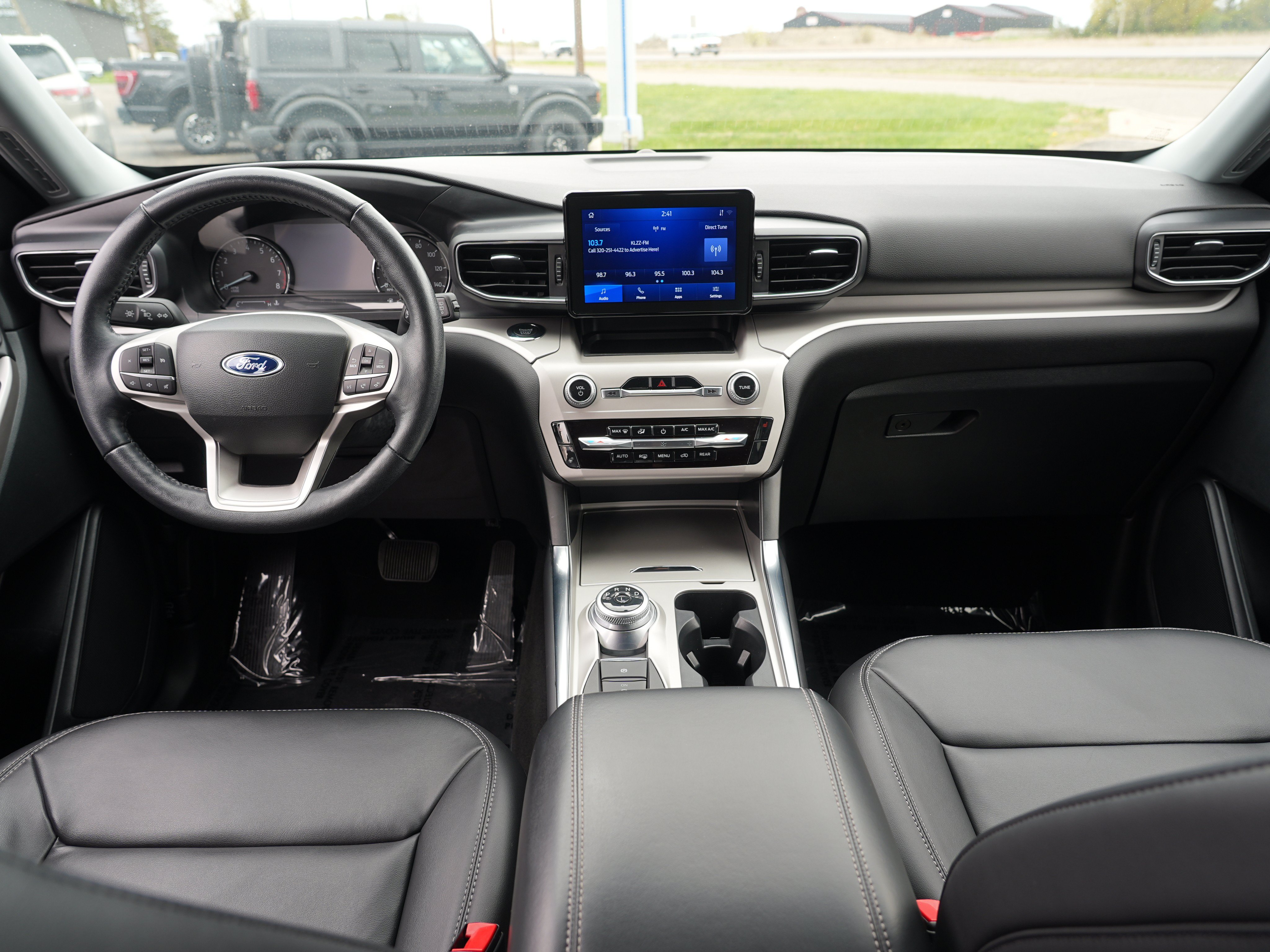 Used 2023 Ford Explorer XLT w/ Equipment Group 202A AWD/4WD image 28