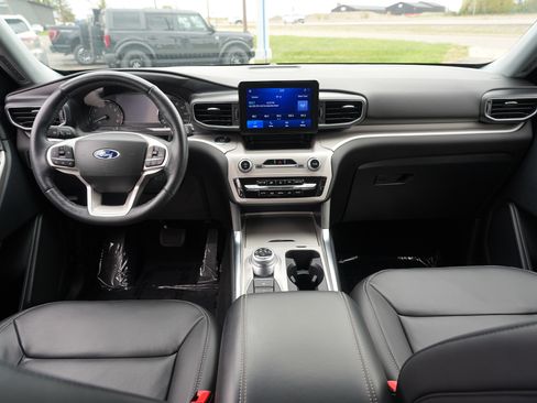 Used 2023 Ford Explorer XLT w/ Equipment Group 202A AWD/4WD image 28