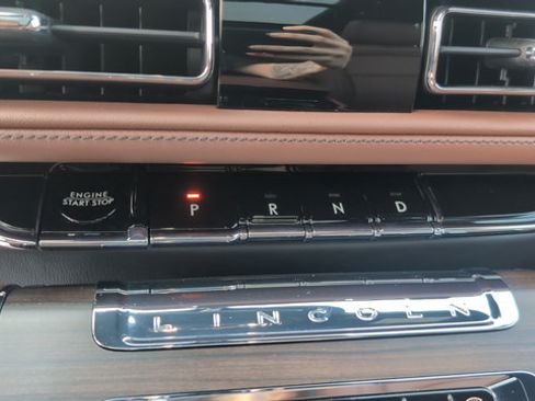 Used 2026 Lincoln Aviator Reserve w/ Jet Appearance Package AWD/4WD image 17