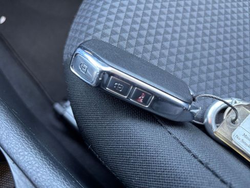 Used 2025 Kia Soul LX w/ LX Technology Package FWD image 22