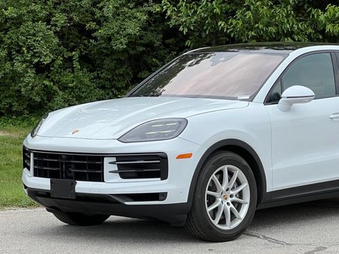 Certified 2024 Porsche Cayenne Coupe AWD/4WD image 12