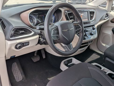 Used 2023 Chrysler Voyager LX FWD image 33