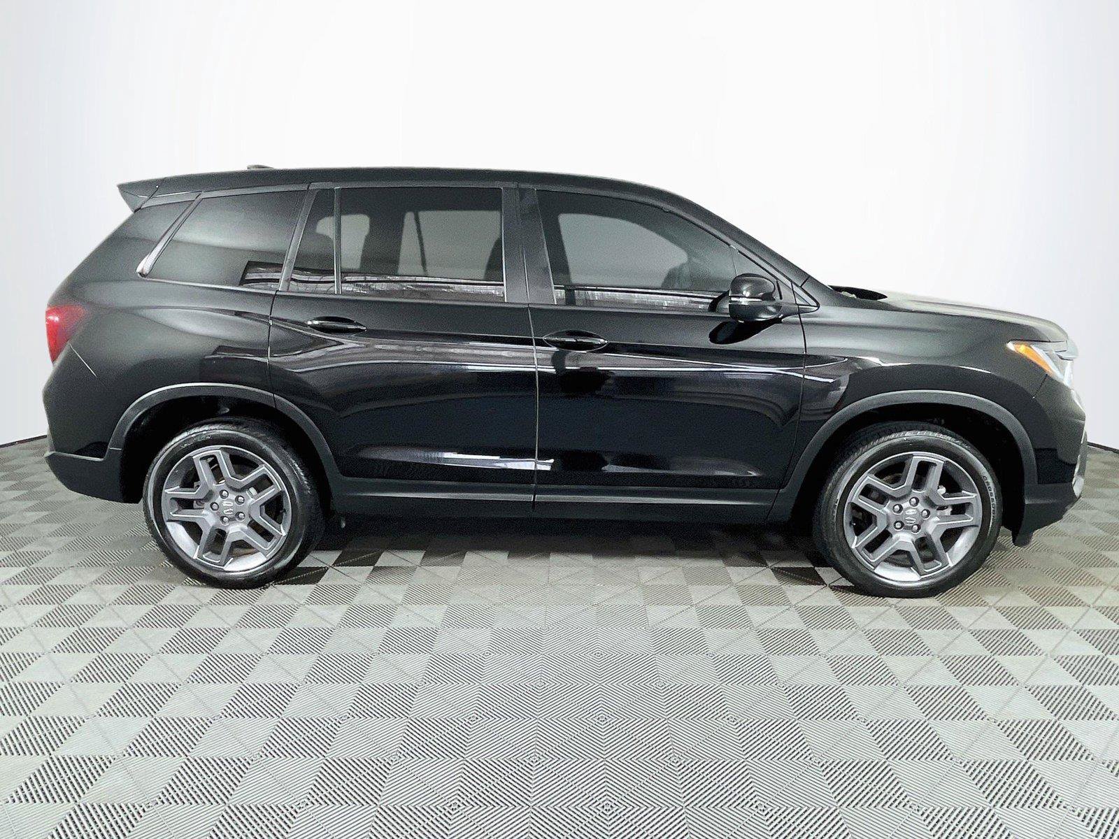 Used 2023 Honda Passport EX-L image 12