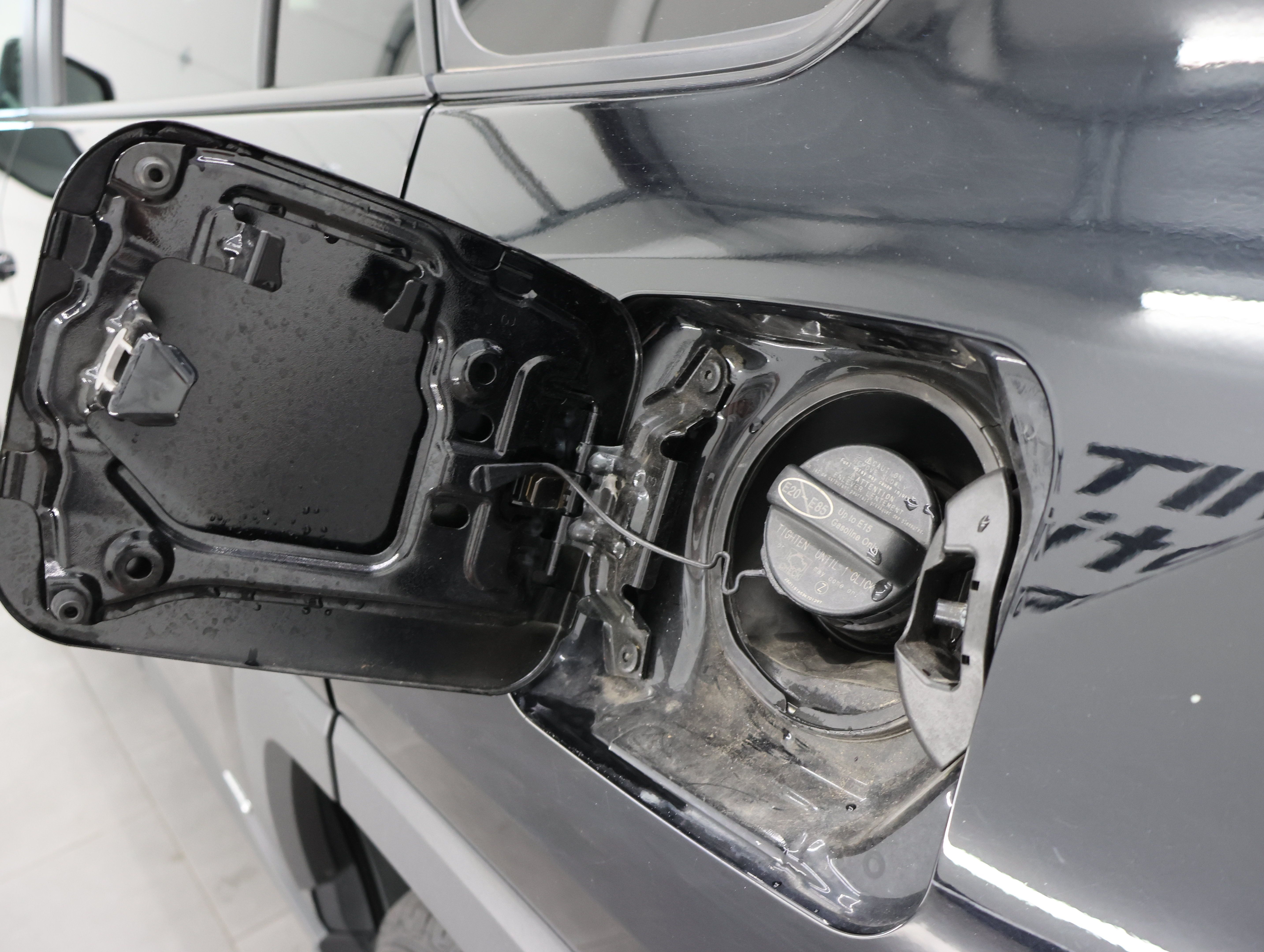 Used 2025 Toyota RAV4 LE AWD/4WD image 28