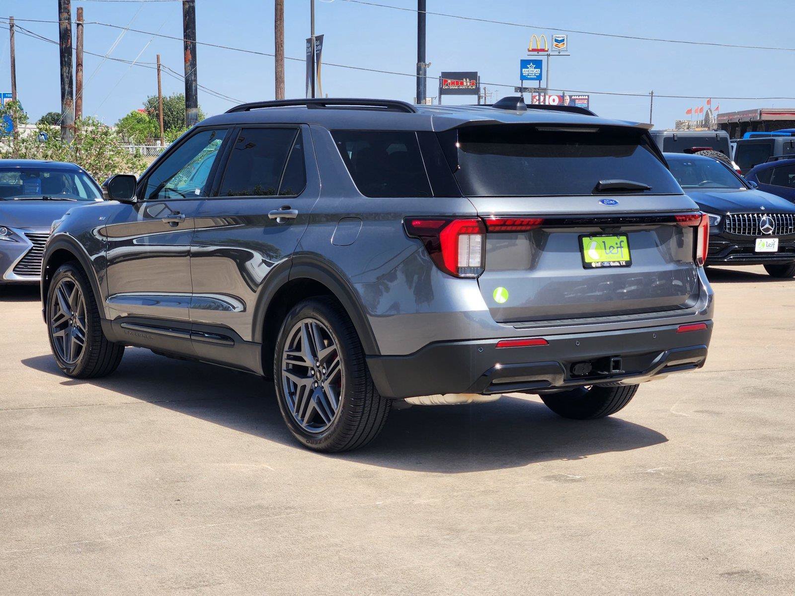 New 2026 Ford Explorer ST-Line w/ ST-Line Street Pack RWD image 4