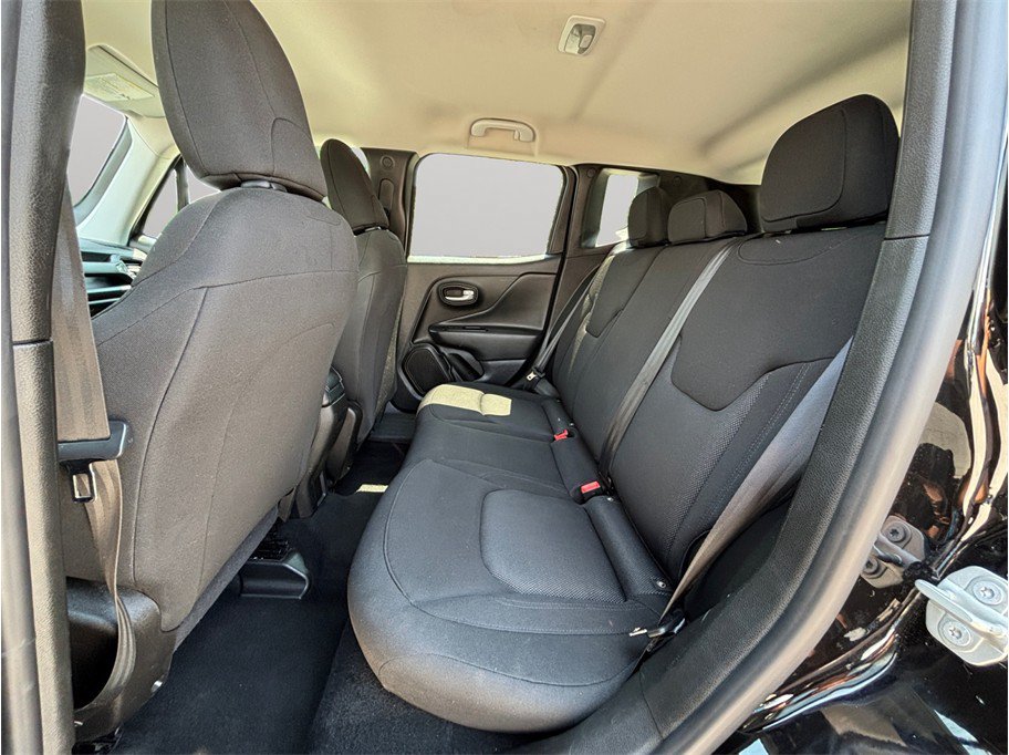 Used 2023 Jeep Renegade Latitude AWD/4WD image 33