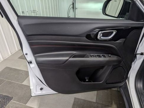 Used 2025 Jeep Compass Trailhawk AWD/4WD image 11