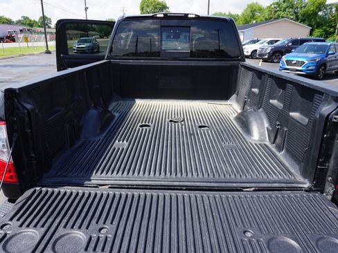 Used 2017 Nissan Titan SV RWD image 16