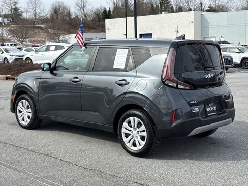 Used 2023 Kia Soul LX image 8