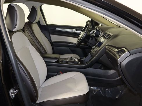 Used 2020 Ford Fusion SE w/ Equipment Group 151A image 19