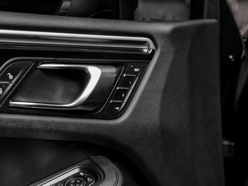 Used 2017 Porsche Macan image 46