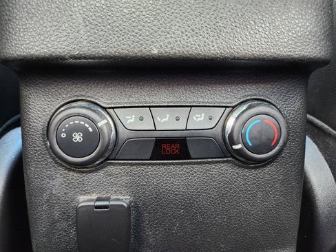 Used 2014 Ford Explorer XLT w/ Equipment Group 202A AWD/4WD image 22