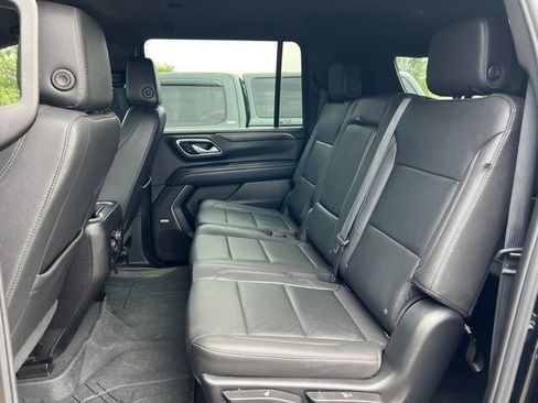 Used 2023 Chevrolet Suburban LT AWD/4WD image 4