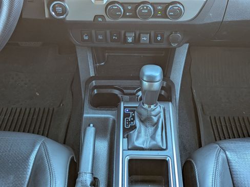 Used 2022 Toyota Tacoma Limited image 19