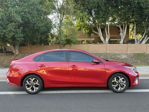 Used 2022 Kia Forte LXS w/ LXS Technology Package image 9