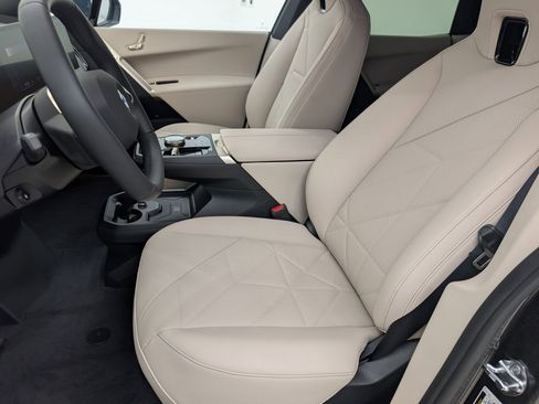 New 2026 BMW iX xDrive60 image 5