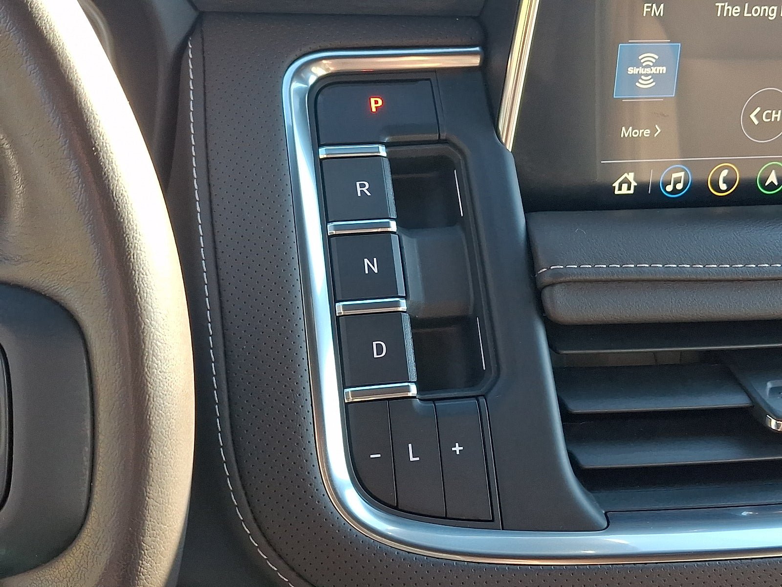 Used 2021 GMC Yukon SLT w/ Rear Media and Nav Package AWD/4WD image 16