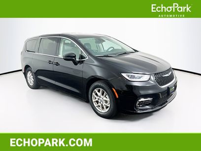 Used 2024 Chrysler Pacifica Touring-L