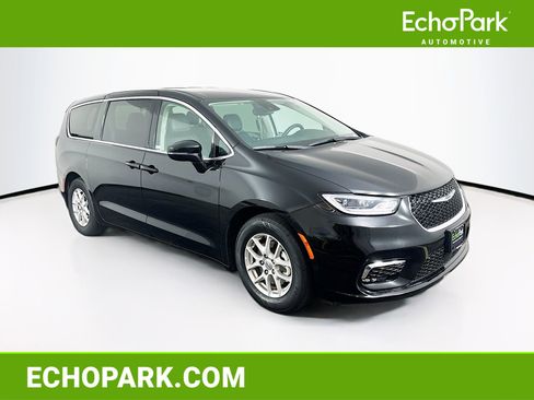 Used 2024 Chrysler Pacifica Touring-L image 1