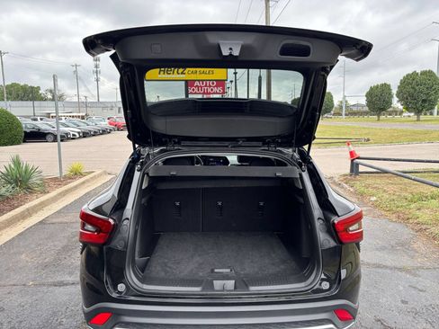 Used 2025 Chevrolet Trax LT FWD image 30
