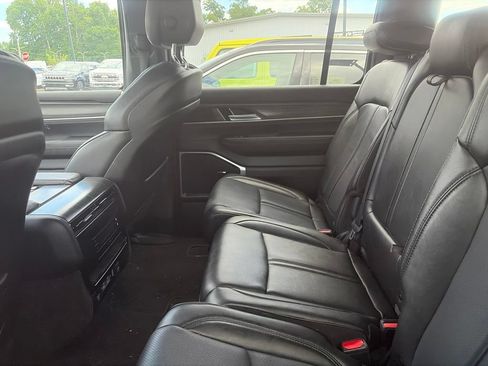 Used 2024 Jeep Wagoneer Series II w/ Flexible Seating Group AWD/4WD image 9