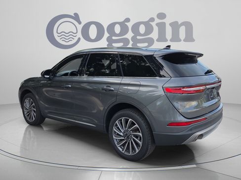 Used 2023 Lincoln Corsair Reserve FWD image 3