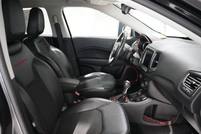 Used 2018 Jeep Compass Trailhawk w/ Cold Weather Group AWD/4WD image 19