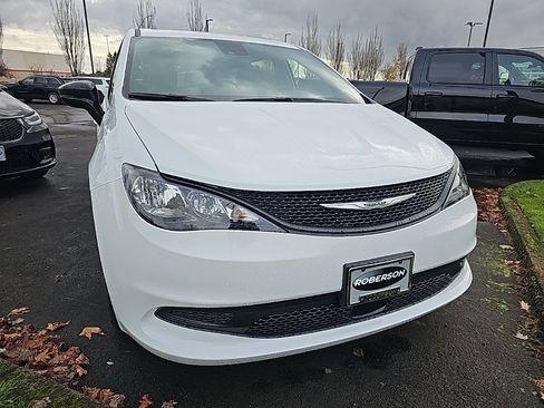 New 2026 Chrysler Voyager LX image 7