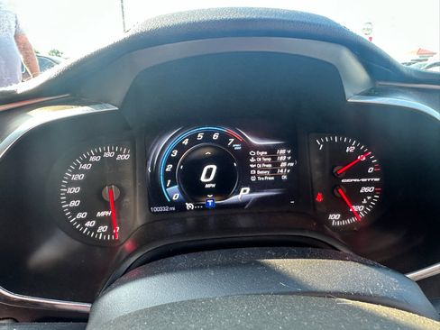 Used 2015 Chevrolet Corvette Stingray Coupe RWD image 2