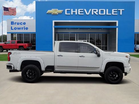 Used 2024 Chevrolet Silverado 2500 High Country w/ High Country Premium Package AWD/4WD image 6