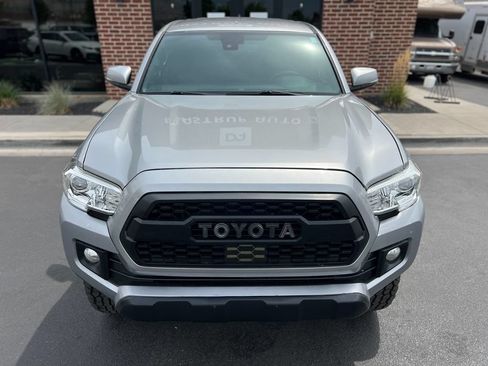 Used 2018 Toyota Tacoma TRD Off-Road AWD/4WD image 9
