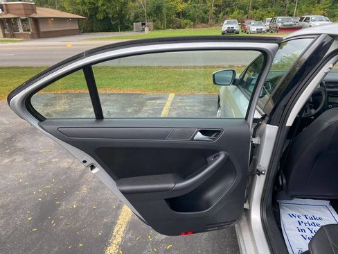 Used 2011 Volkswagen Jetta SE image 17