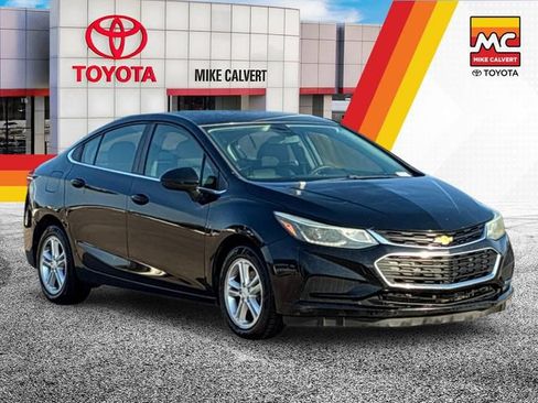 Used 2017 Chevrolet Cruze LT w/ Convenience Package FWD image 7