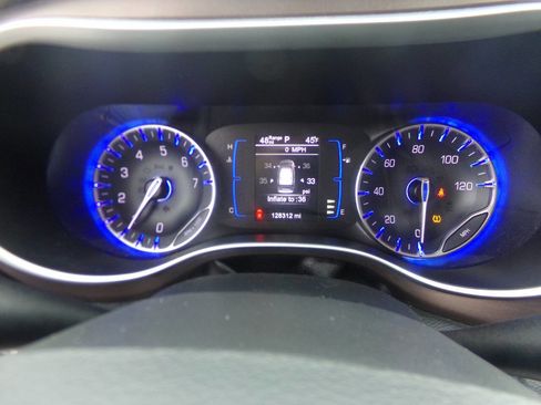 Used 2017 Chrysler Pacifica Touring-L image 21